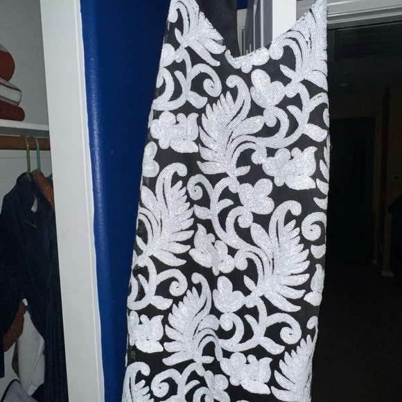 Forever 21 Dresses & Skirts - Forever 21 Black and White Sequin Top